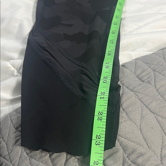 Lululemon Women Wunder Under Crop Black Camo Size 10 - Picture 8 of 9